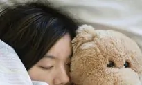Fear of Darkness May Contribute to Light Sleep