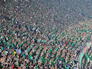 Beijing Soccer Crowd Mourns Victims of Wenzhou Train Crash