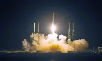 SpaceX in First Commercial Flight to Space Station