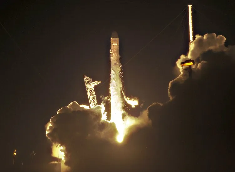 SpaceX's Falcon 9 rocket lifts off early May 22, 2012. The Dragon capsule crashed back to Earth on Thursday, landing in the Pacific Ocean. (Bruce Weaver/AFP/GettyImages)