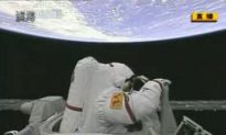 Chinese Space Walk Filmed in Water, Say Chinese Bloggers