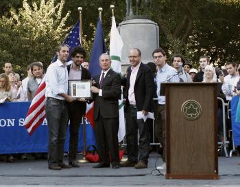 SUKKAH CITY: Mayor Bloomberg (C) announces the winner of the Sukkah City design competition on Monday Sept. 20 at Union Square Park. Long Island City architects Babek Bryan and Henry Grosman (L) won the competition with their entry 'Fractured Bubble' Sukkah City co-founders Roger Bennett and Joshua Foer stand at right. (Tim McDevitt/The Epoch Times) SUKKAH CITY: Mayor Bloomberg (C) announces the winner of the Sukkah City design competition on Monday Sept. 20 at Union Square Park. Long Island City architects Babek Bryan and Henry Grosman (L) won the competition with their entry 'Fractured Bubble' Sukkah City co-founders Roger Bennett and Joshua Foer stand at right. (Tim McDevitt/The Epoch Times)