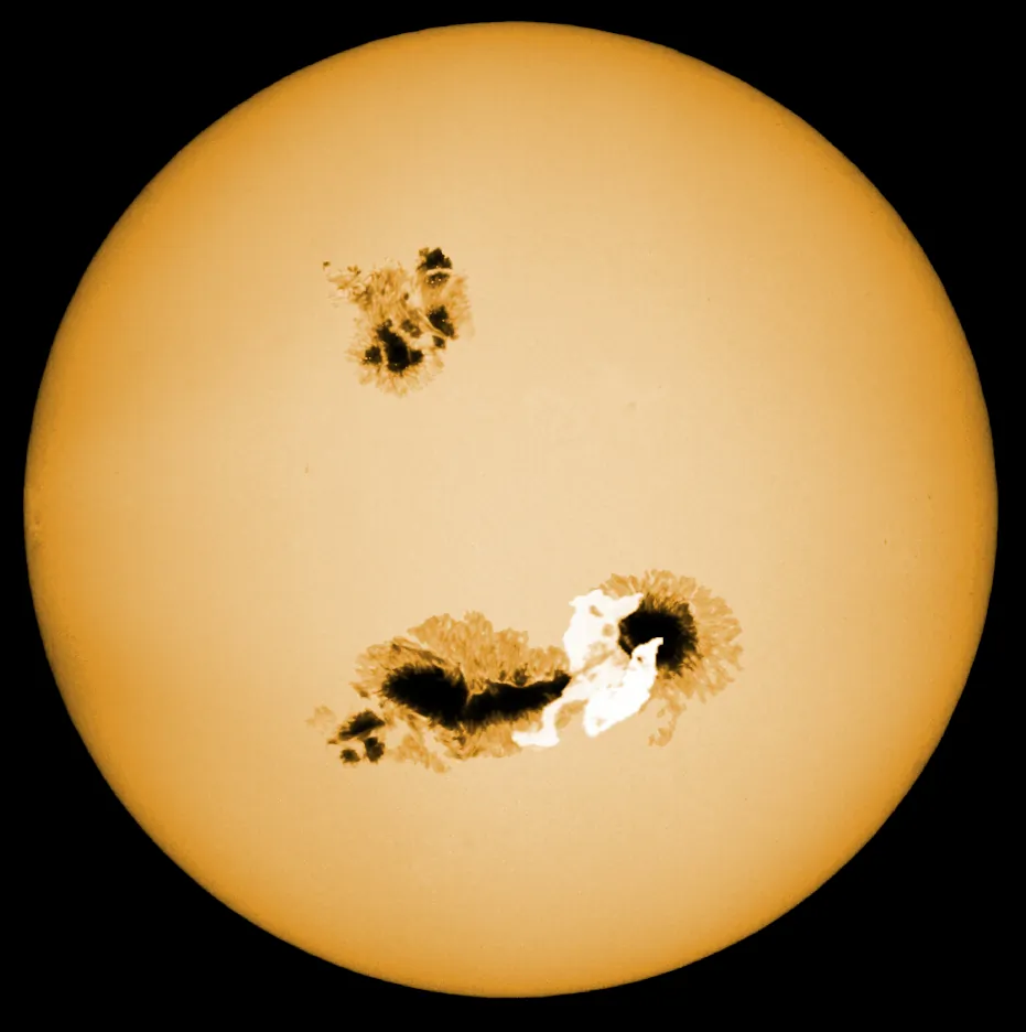 Artistic rendition of a "superflare star". It has large starspots (much larger than those on the Sun) and a superflare (white region) occurs near the starspots. (Hiroyuki Maehara/Kwasan and Hida Observatories, Graduate School of Science, Kyoto University)