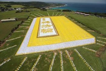 Taiwanese express their resentment toward the Chinese Communist regime by protesting Chen's visit. (Dai Zhengxian/The Epoch Times) Taiwanese express their resentment toward the Chinese Communist regime by protesting Chen's visit. (Dai Zhengxian/The Epoch Times)