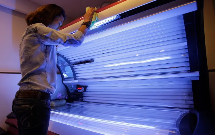 Legislation banning the use of tanning beds for those under 18 in Quebec comes into effect on Feb. 11, 2013. (Chung Sung-Jun/Getty Images)