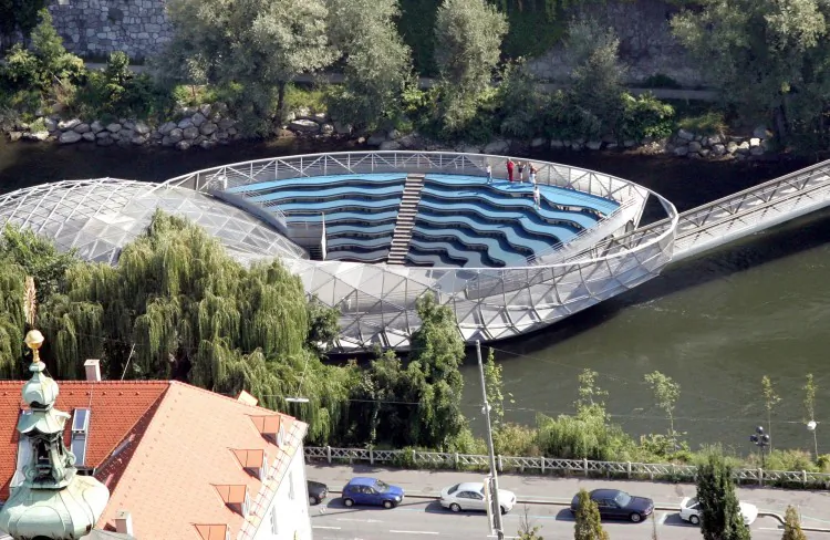 Zig-zag stairs to Schlossberg Hill and the clock tower (© Dario Bajurin | Dreamstime.com)