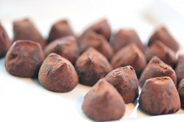 Research finds that people who eat chocolate more often have a lower body mass index, despite consuming more calories. (Cat Rooney/The Epoch Times)