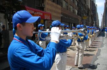 Over 4,000 people participated in the parade, which included two bands, drummers, a dragon, and a lion dance, and many Falun Gong practitioners from around the world. (Shar Adams/The Epoch Times) Over 4,000 people participated in the parade, which included two bands, drummers, a dragon, and a lion dance, and many Falun Gong practitioners from around the world. (Shar Adams/The Epoch Times)