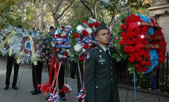 WE WILL NOT FORGET: A wreath laying ceremony at the Eternal Light Memorial in Madison Square Park. Soldiers, city officials and veterans began the annual Veteran's Day Parade Tuesday morning. (Jonathan Weeks/The Epoch Times) WE WILL NOT FORGET: A wreath laying ceremony at the Eternal Light Memorial in Madison Square Park. Soldiers, city officials and veterans began the annual Veteran's Day Parade Tuesday morning. (Jonathan Weeks/The Epoch Times)