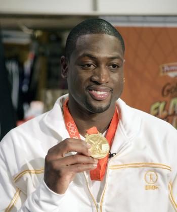 NBA PRO: Dwyane Wade speaks to kids about living an active lifestyle (Jonathan Weeks/The Epoch Times)
