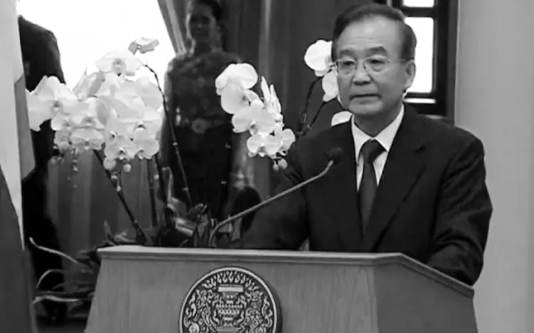 Wen Jiabao spoke to gathered Thailand-based Chinese business leaders on Nov. 21, expressing regret for not doing enough as premier of China, and comparing himself to an ancient Chinese poet that drowned himself in a lake. (BYNTVNews)
