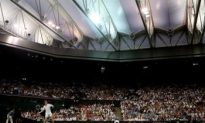 Murray Thrills British Fans Under Roof
