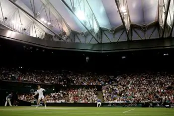 Murray Thrills British Fans Under Roof
