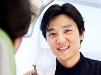 Dr. Kim Seung Woo, DMD, One of the two dentists of Hus'Hu clinic. (Courtesy Hus'Hu Clinic)