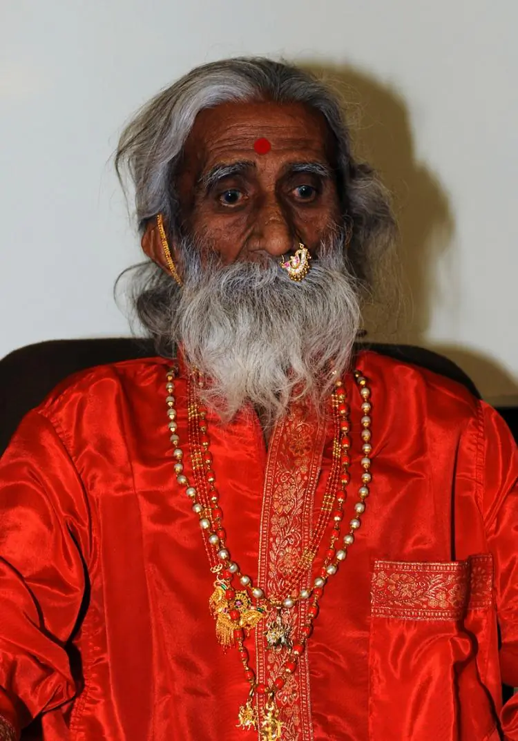 SHOWING THE MIRACLE: Yogi Prahlad Jani takes part in a press conference at a hospital in Ahmedbad on May 6. (Sam Panthaky/Getty Images)