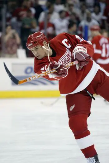 Steve Yzerman (Victor Decolongon/Getty Images/NHLI)