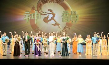 The curtain call in Atlanta at the end of the DPA performance. (Renee Luo/The Epoch Times) The curtain call in Atlanta at the end of the DPA performance. (Renee Luo/The Epoch Times)