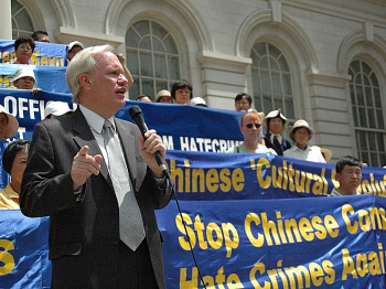 District 19 council member Tony Avella, on the steps of City Hall in New York, speaks out against the violence in Flushing. (Joshua Philipp/The Epoch Times)