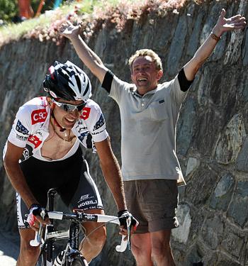 Carlos Sastre rides alone in the last breakaway Stage Seventeen of the 2008 Tour de France.  (Joel Saget/AFP/Getty Images )
