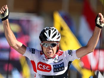Carlos Sastre wins the stage and the yellow jersey in Stage Seventeen of the 2008 Tour de France.   (Jasper Juinen/Getty Images)