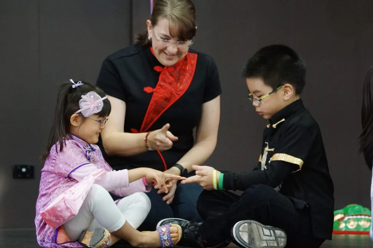 Adopted children learning about their own customs through play at the celebrations on the 30th International Adoption Day on July 5, 2015. (Linda Huang/Epoch Times)
