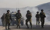 Palestinians Clash With Israeli Riot Police at Holy Site