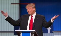 Hosting ‘SNL,’ Donald Trump Fends Off Mock Heckler