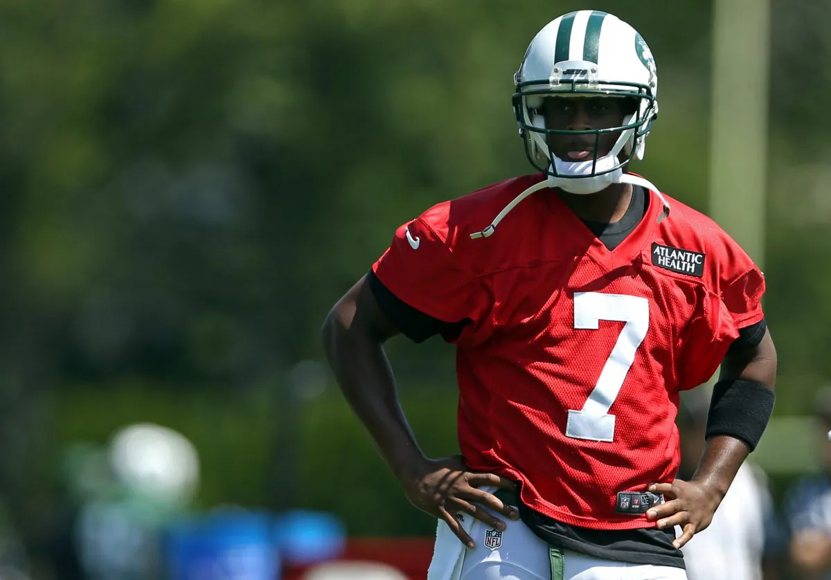 New York Jets quarterback Geno Smith may be under some added pressure this season. (AP Photo/Adam Hunger)