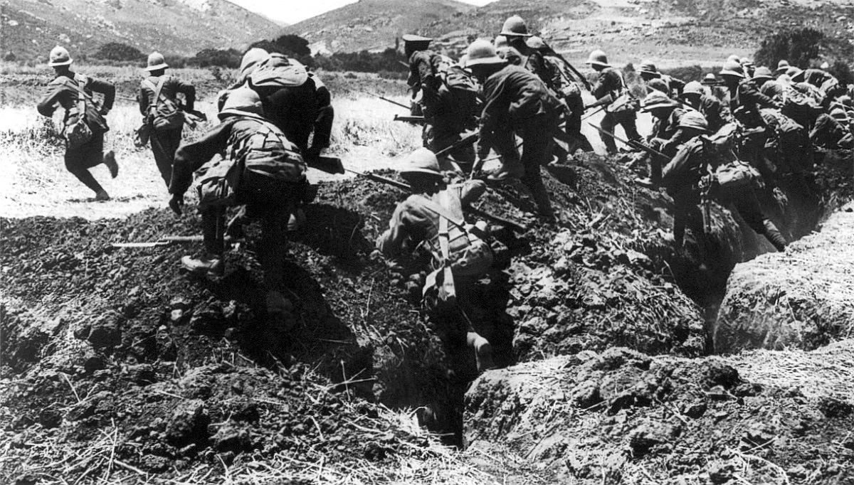 Infantry from the British Royal Naval Division in training on the Greek island of Lemnos during the Battle of Gallipoli, 1915. (Ernest Brooks/Australian War Memorial)