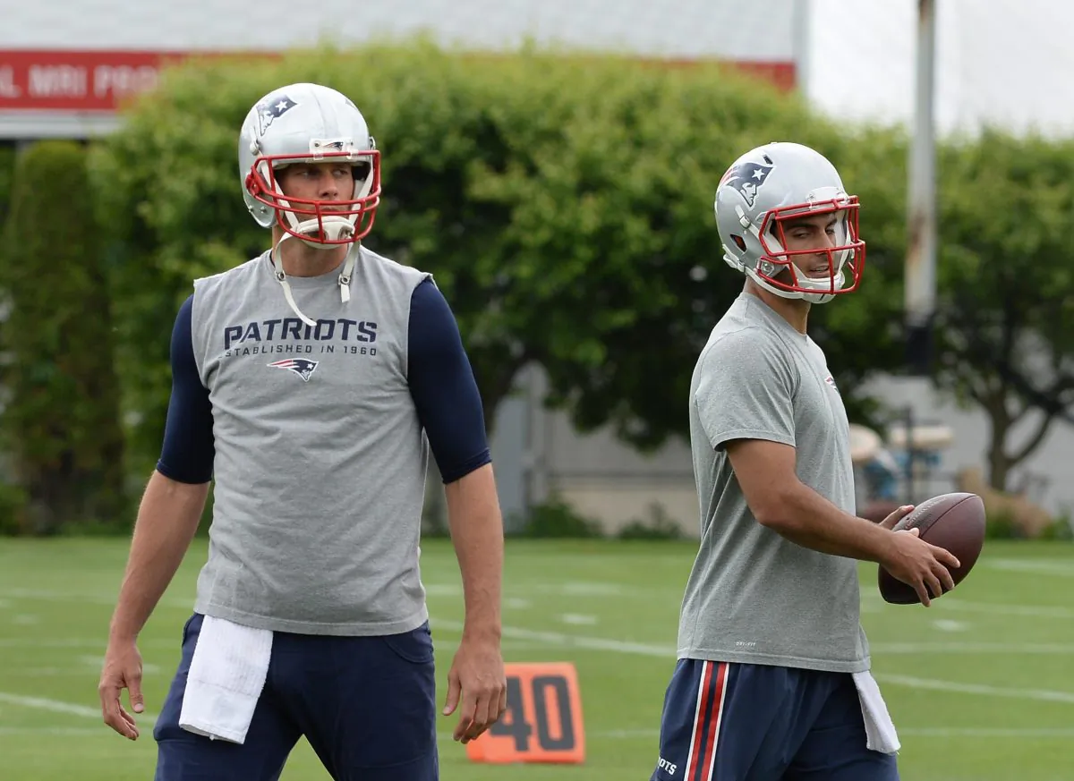 Tom Brady #12 of the New England Patriots, (L) and backup quarterback Jimmy Garappolo #10 work out during organized team activities at Gillette Stadium on June 4, 2015 in Foxborough, Massachusetts. (Darren McCollester/Getty Images)