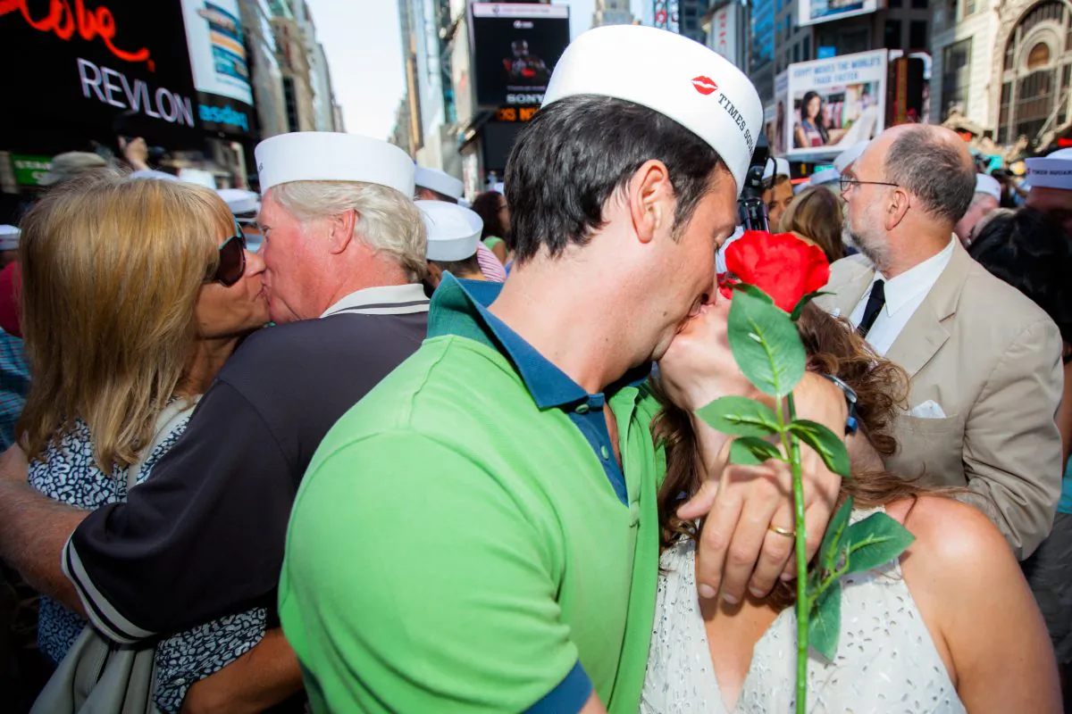 Kiss-in on V-J Day on Times Square, New York, on Aug. 14, 2015. Hundreds of couples gathered to mimic the sailor kissing a woman on the square 70 years ago to celebrate the victory over Japan and the end of the World War II. (Petr Svab/Epoch Times)