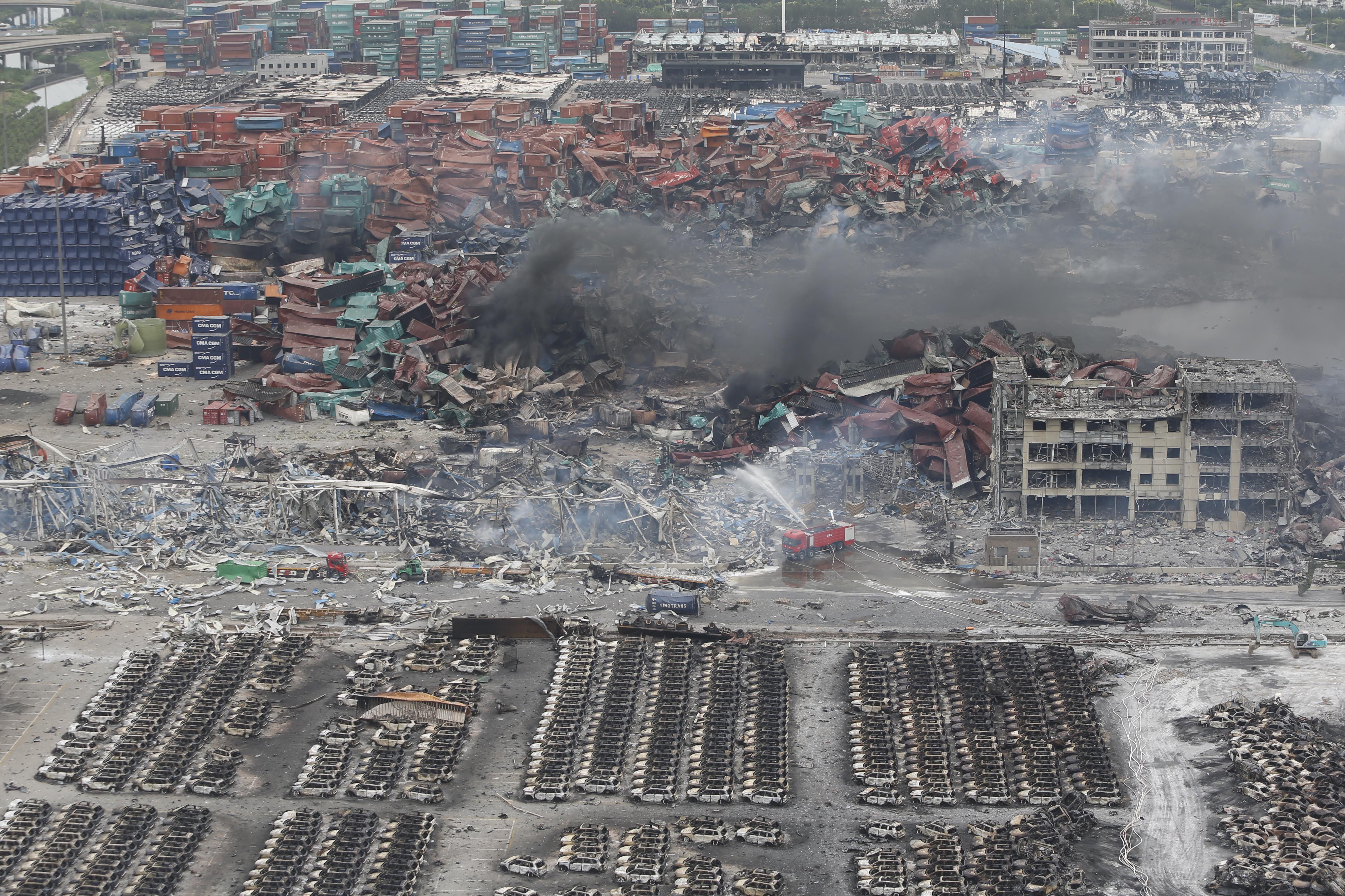 Город после взрыва. Тяньцзинь Биньхай взрыв. Пожар на складах порта Тяньцзине Биньхай. Китай 12 августа 2015 года. Взрыв в Китае Тяньцзинь 12.08.2015.