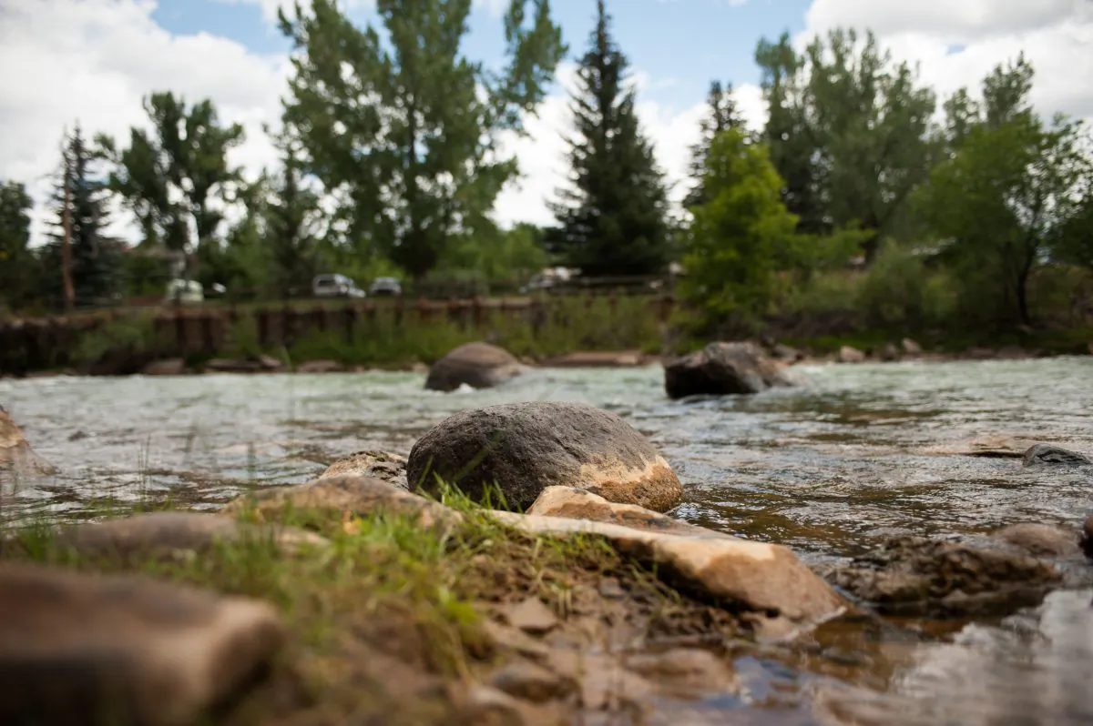 Residue from the release of nearly 3 million gallons of mine wastewater sits on rocks in the Animas River in Durango, Colorado, on August 11, 2015. New Mexico officials lifted the water bans previously placed on the Animas and San Juan Rivers in New Mexico. (Photo by Theo Stroomer/Getty Images)