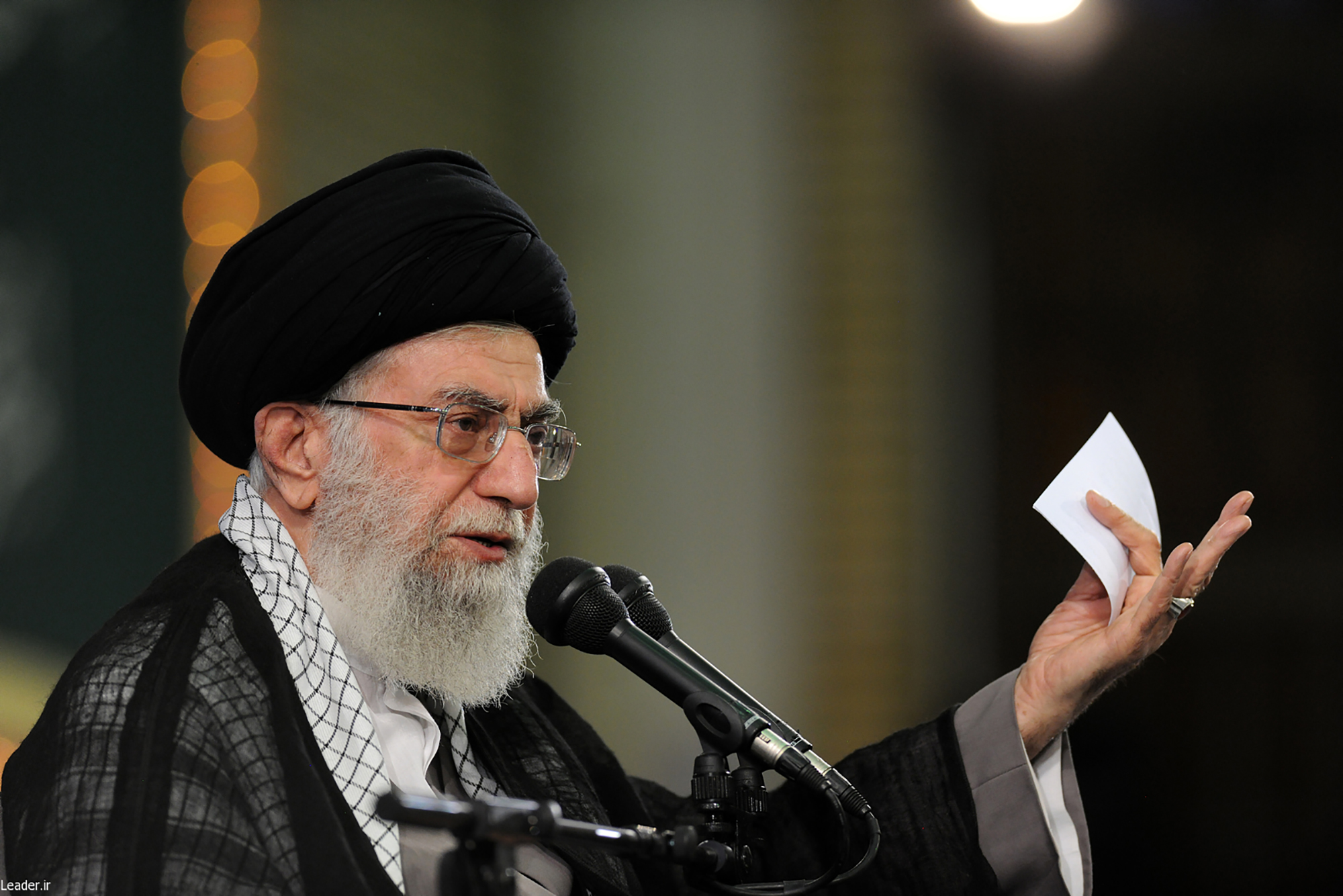 Духовный л. Духовный Лидер Ирана. Хаменеи фото ТАСС. Большой палец в Иране.