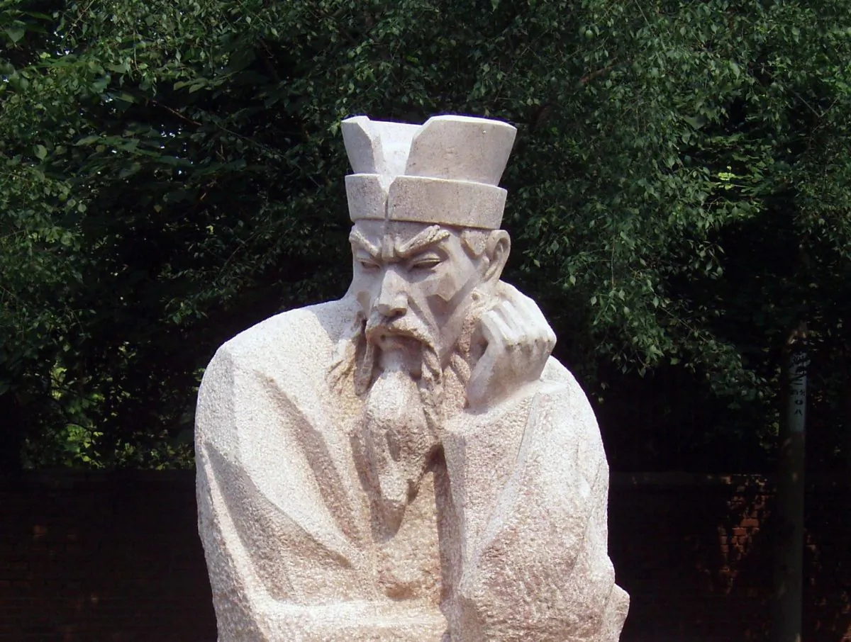A modern Chinese statue of Shang Yang 