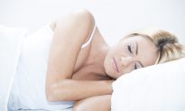 Side Sleeping May Clean Up ‘Mess’ in Brains