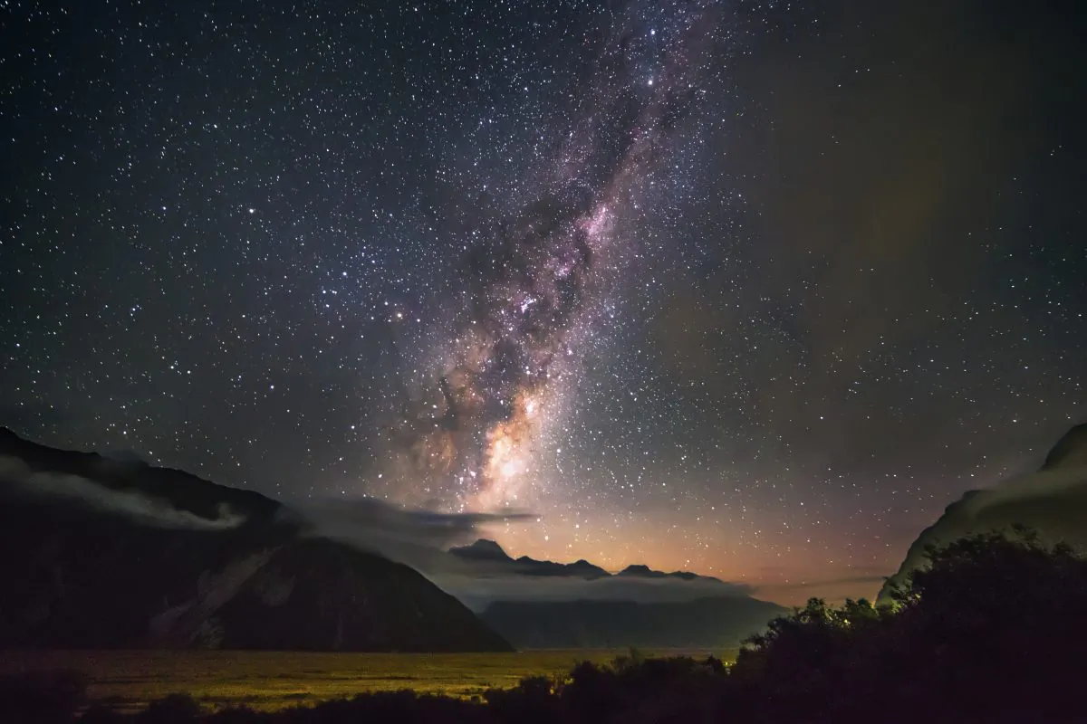 To build a map of the Milky Way, scientists used the Sloan Digital Sky Survey Apache Point Observatory Galactic Evolution Explorer (APOGEE) spectrograph to observe 100,000 stars over a four-year period. (Sebastian Warneke/iStock)