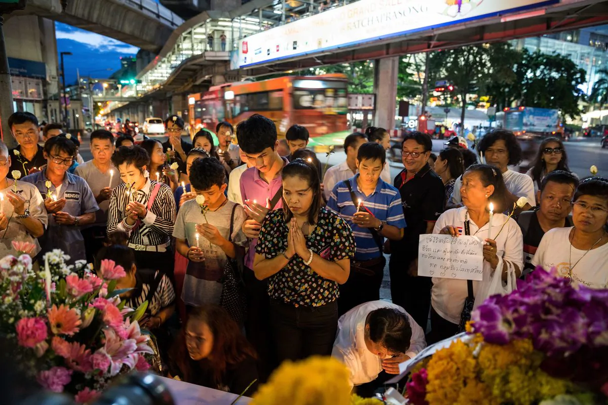  People pray in front the Erawan Shrine on August in Bangkok, on Aug. 18, following the bomb explosion which has been described as Thailand's worst ever attack. (Nicolas Axelrod/Getty Images)