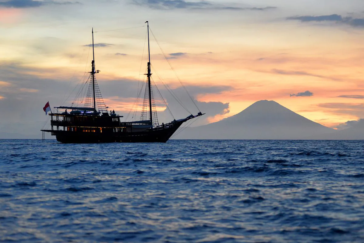 KLM Dunia Baru Adventures Sailing Yacht. (Mark Eveleigh)