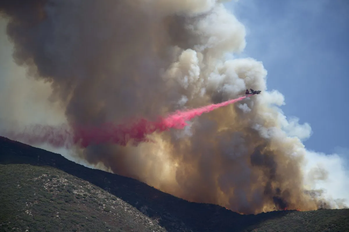 A firefighter aircraft drops fire retardant at the Cabin Fire in the Angeles National Forest on August 15, 2015 north of Azusa, California. (David McNew/Getty Images)