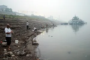 Waste Dumping Threatens the Yangtze River