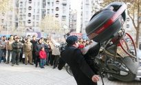 Photo Report: Man Lifts Motorcycle with Mouth