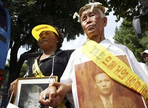 Korean family members of victims of World War II hold their relatives pictures during a march towards the Japanese embassy. (Chung Sung-Jun/Getty Images) Korean family members of victims of World War II hold their relatives pictures during a march towards the Japanese embassy. (Chung Sung-Jun/Getty Images)