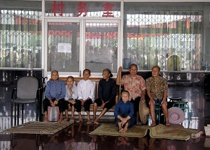 DEMOCRACY: Villagers guarding the budget office (The Epoch Times) DEMOCRACY: Villagers guarding the budget office (The Epoch Times)