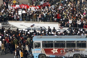 On November 11, 2006, dog lovers protested in front of the Beijing Zoo and the police were ready to disperse the crowd. (China Photos/Getty Images)
