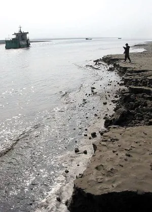 Thr banks of the Yangtze river. An uranium mine employee claims that the mine employees have poured improperly-handled radioactive materials into the Yangtze River, affectively contaminating the water, and that sufficient evidence have been collected to prove it. (STR/AFP/Getty Images)