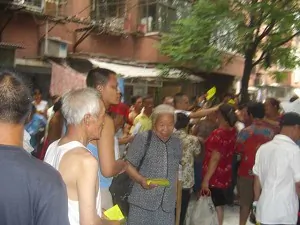 Ark Church Members Distribute Free Food to Petitioners
