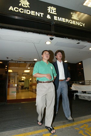 Democratic Party chairman Lee Wing-tat and Legislator Ronny Tong of the Civil Party leaving Queen Mary Hospital after visiting legislator Albert Ho. (Wu Lianyou/The Epoch Times) Democratic Party chairman Lee Wing-tat and Legislator Ronny Tong of the Civil Party leaving Queen Mary Hospital after visiting legislator Albert Ho. (Wu Lianyou/The Epoch Times)