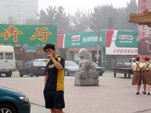 The agent who beat Gao most viciously. After being beaten by a stout agent, Gao took a camera to photograph the agents. All agents ran away and hid themselves, except this agent, who challengingly faced Gao's camera. (The Epoch Times) 