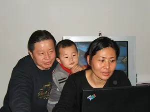 Gao Zhisheng's Wife Contacts Outside World While under Police Surveillance